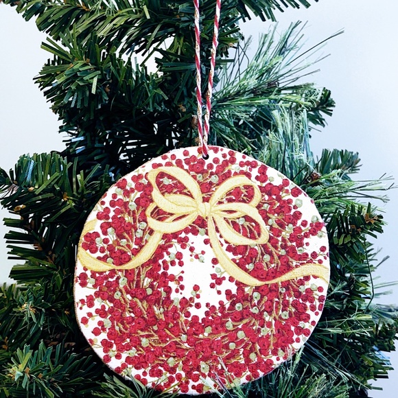 Hand Crafted Natural Wood Christmas Ornament Decoupage Christmas Berry Wreath - Picture 1 of 3